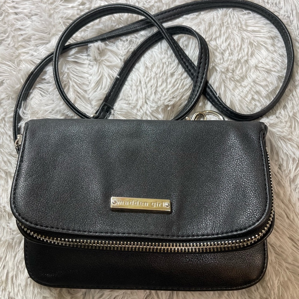 ⭐️Madden Girl Black Expandable Crossbody Purse